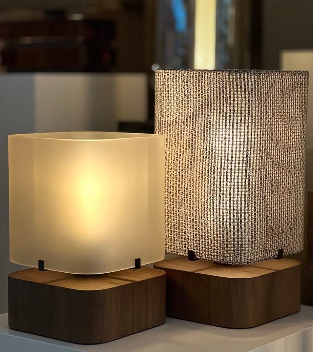 Lampe de table Cubo Walnut - ByEve