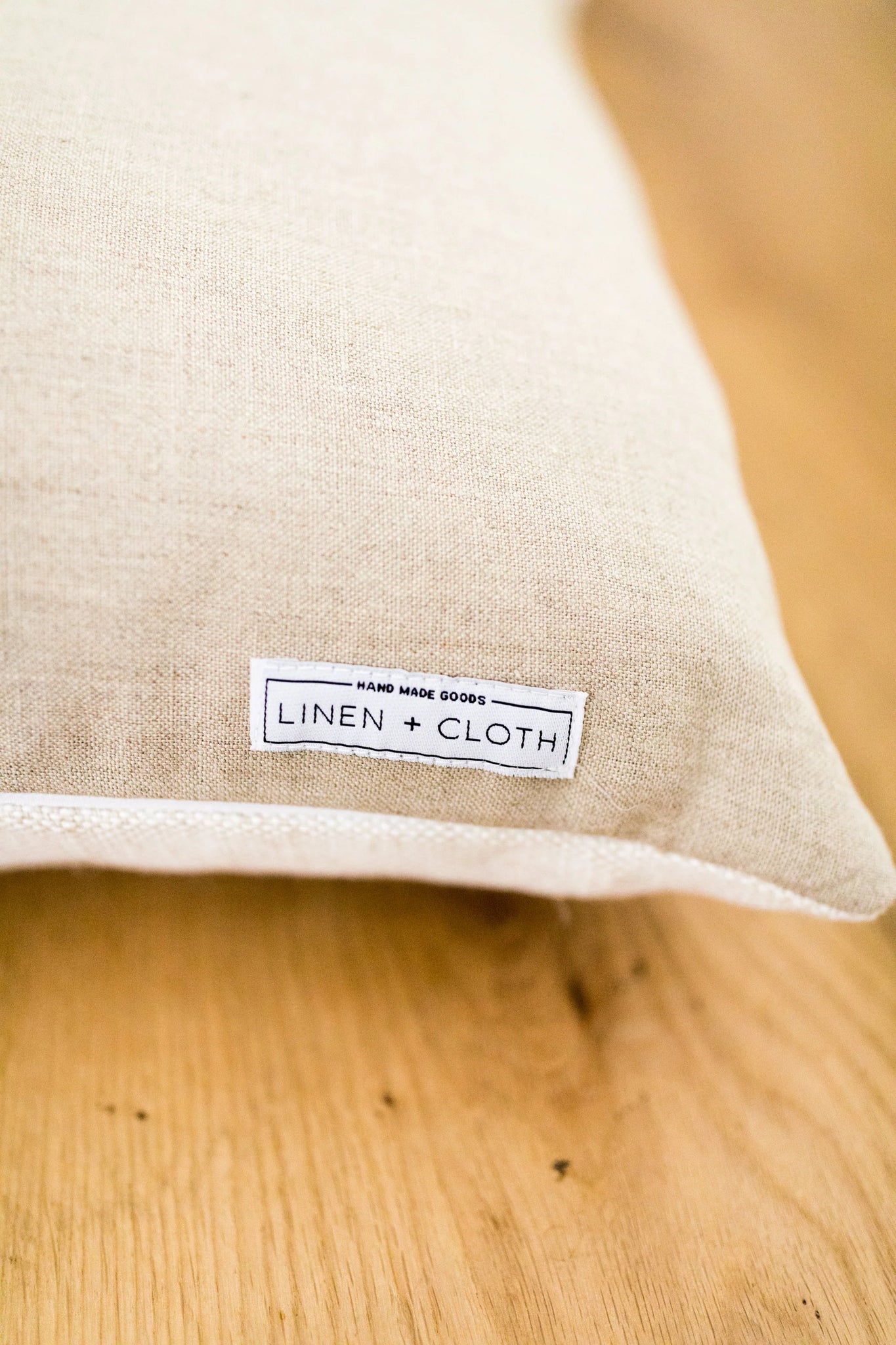 Coussin Campbell Linen + Cloth - Brun et beige